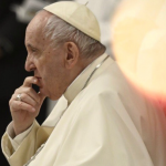 Papa Francesco: Putin non si ferma voglio incontrarlo