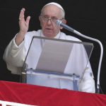 Papa Francesco: guerra tragica, una pazzia pensare alle armi nucleari