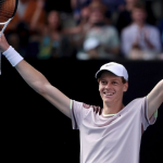 Australian Open: Jannik Sinner batte Djokovic e vola in finale. Primo italiano nella storia