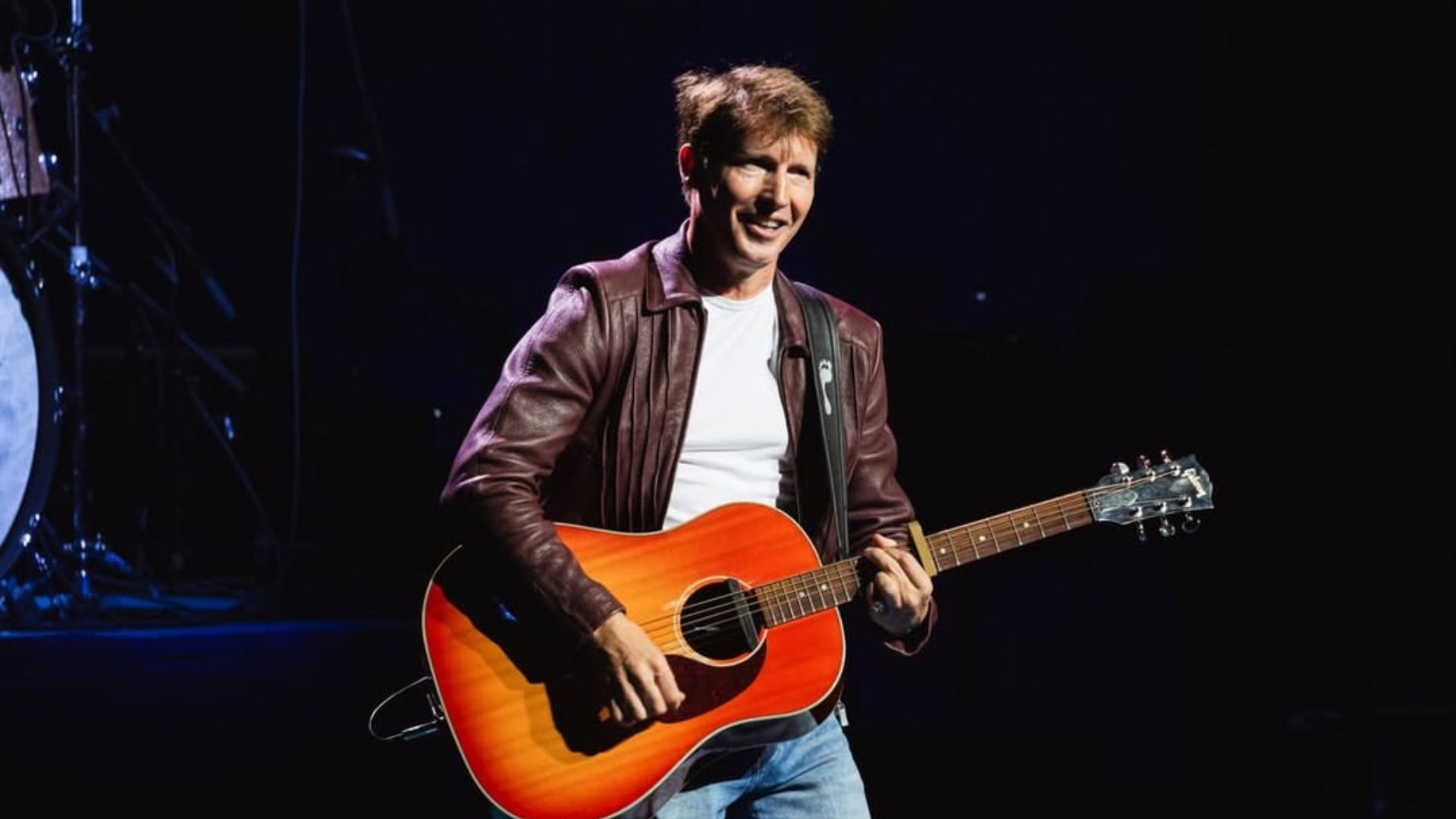 L’omaggio musicale agli anni ‘90 di James Blunt con “Circles”